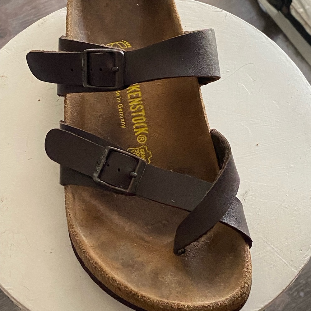 Right foot Birkenstock loop toe sandal
